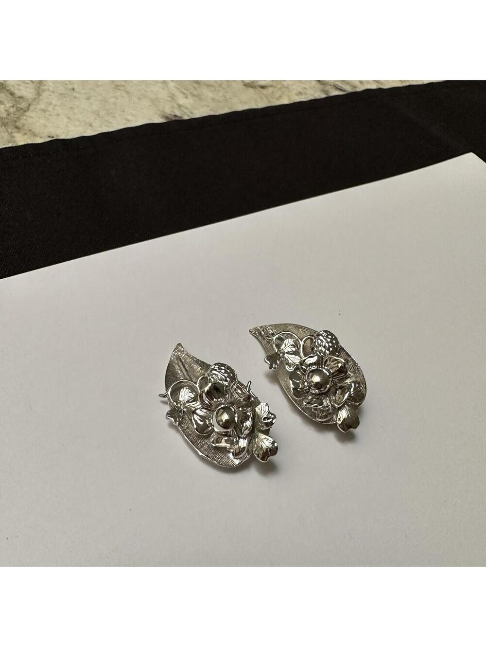Vintage Coro Silver Tone Metal Flower/Leaf Clip On Earrings Signed